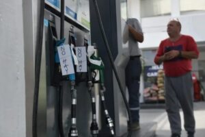 La escasez de dólares agrava el abastecimiento de combustible en Argentina