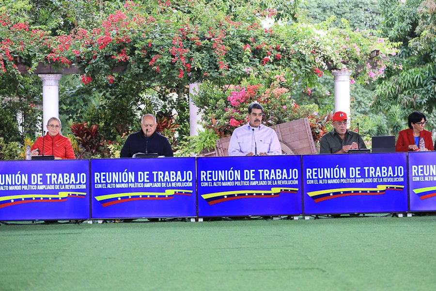 Maduro acusa a plataforma unitaria de patear acuerdos de barbados