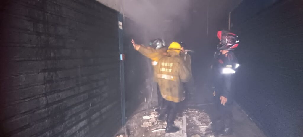 Bomberos controlaron incendio en Boulevard Center