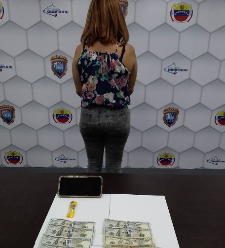 Detienen a mujer que robó 4 mil dólares