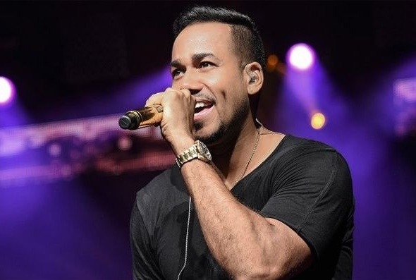 Romeo Santos culpó a productora de retraso
