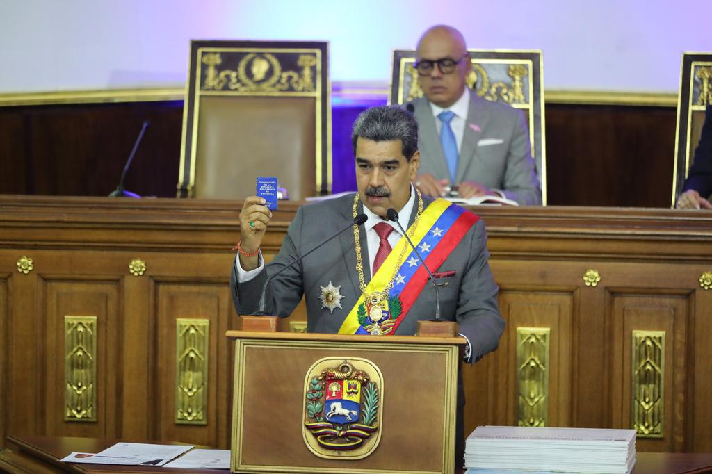 Maduro anuncia ingreso mensual de 100 dólares