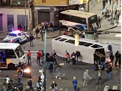 Menor perdió la vida en choque múltiple en Caracas