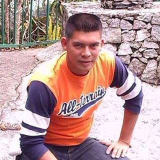 Murió al estrellar su moto contra la defensa de un puente