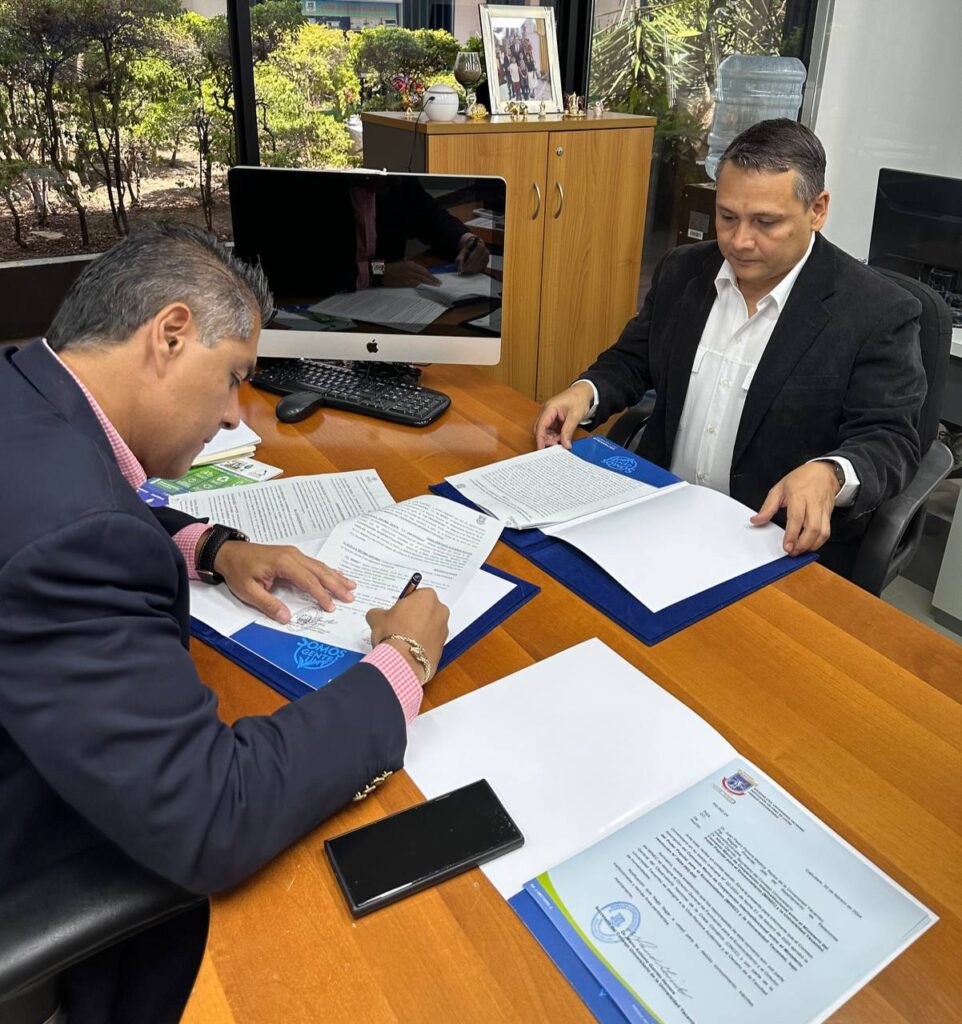 Universidad Yacambú firma importante convenio con el MINEC