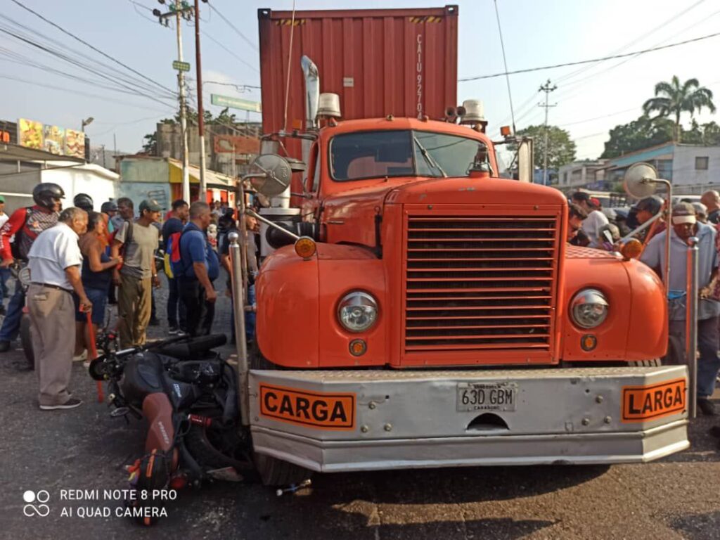 Gandola perdió los frenos y mató a 2 motorizados en Barquisimeto