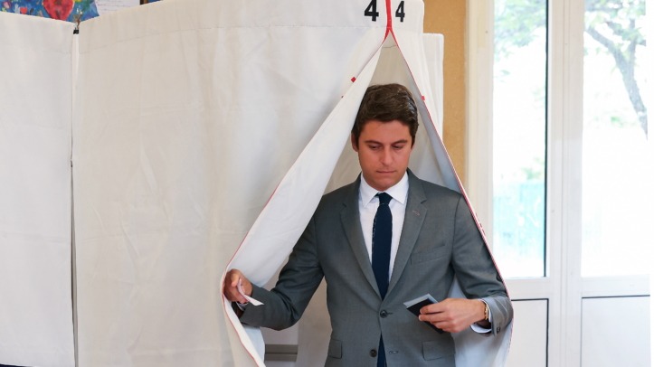 Primer ministro de Francia anuncia su dimisión