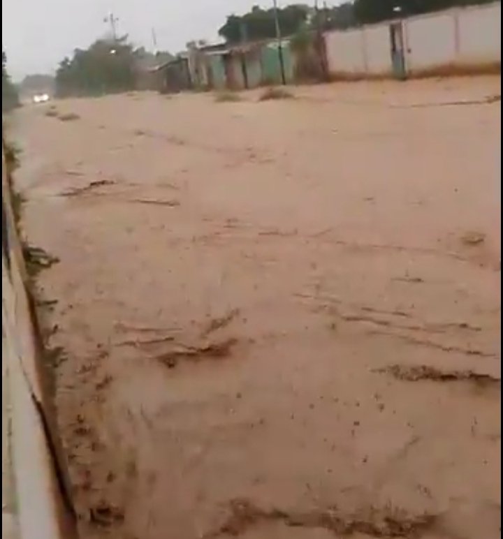 Fuertes lluvias provocan inundaciones este #2Nov en Barquisimeto