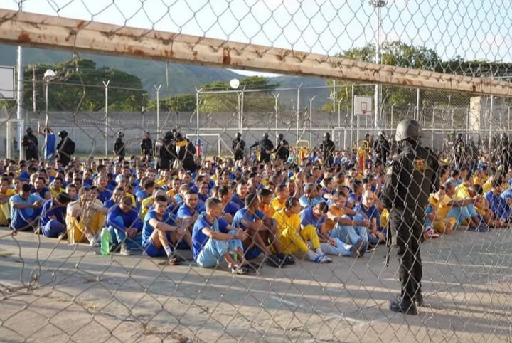 Detienen a directora de cárcel por amorío con pran