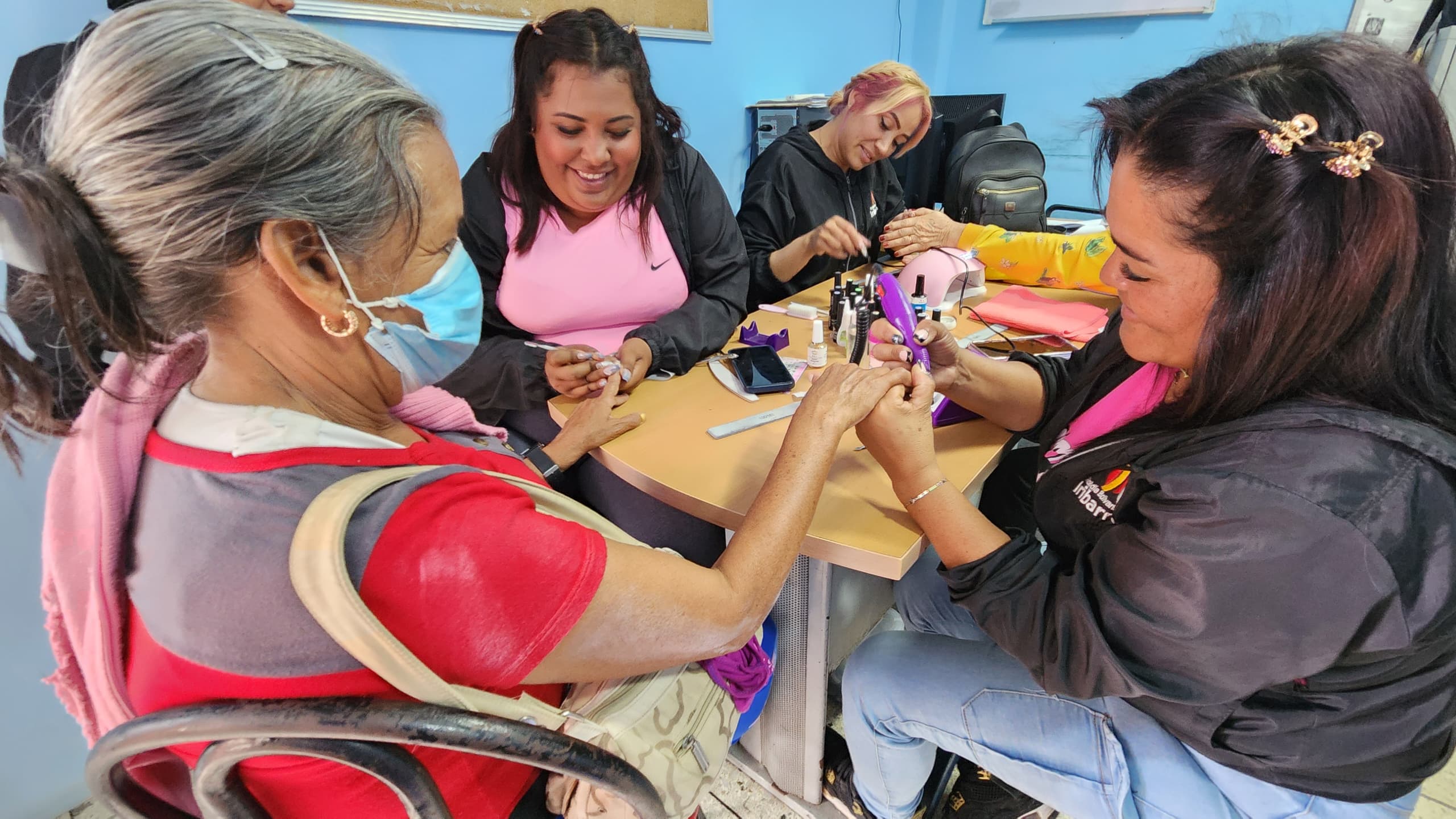 Alcaldía de Iribarren atiende a abuelos de Buena Vista