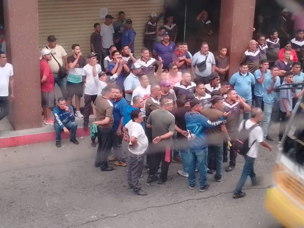 Lara: Transportistas exigen renuncia de Nelson Torcate