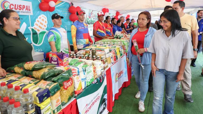 Delcy Rodríguez exige frenar especulación de precios