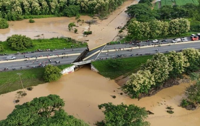 De emergencia: Así habilitaron la vía alterna en Ospino tras colapso de puente por lluvias