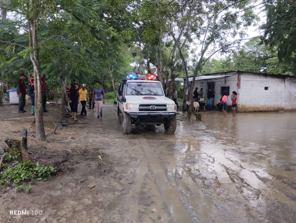Protección Civil Lara atiende afectaciones por onda tropical 14