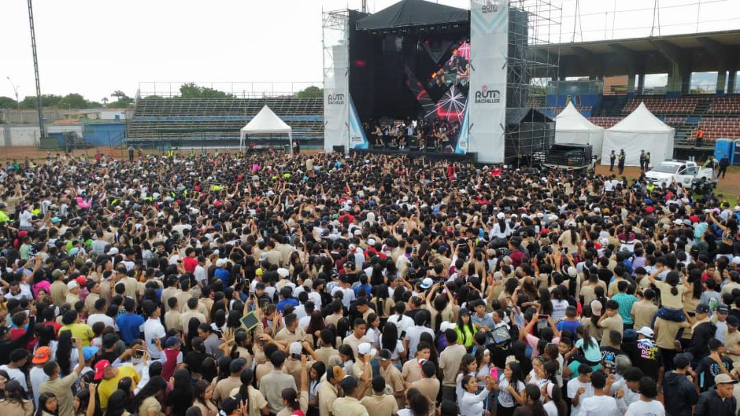 Bachilleres larenses disfrutaron de música y emoción con el Ruta Live 2025