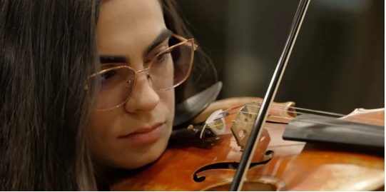 De Barquisimeto a Londres: la violinista venezolana que cumplió su sueño con Coldplay