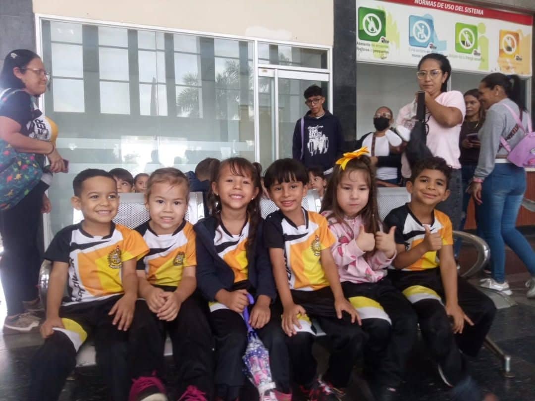 Estudiantes de Lara vivieron una experiencia educativa en paseo gratis del tren IFE