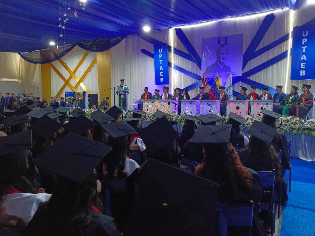 Uptaeb gradúa a 1.859 nuevos profesionales en Lara, Falcón y Zulia