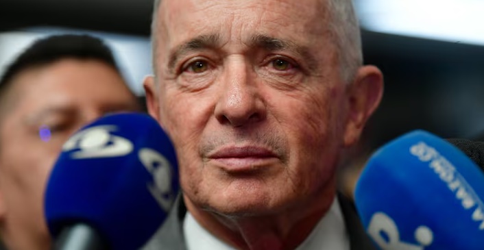 Álvaro Uribe Vélez condenado a 12 años de prisión domiciliaria