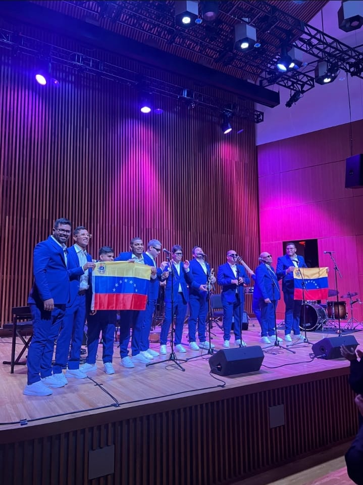 Lara Somos llevó el ritmo venezolano al congreso "Promesas de la Música"en Toronto