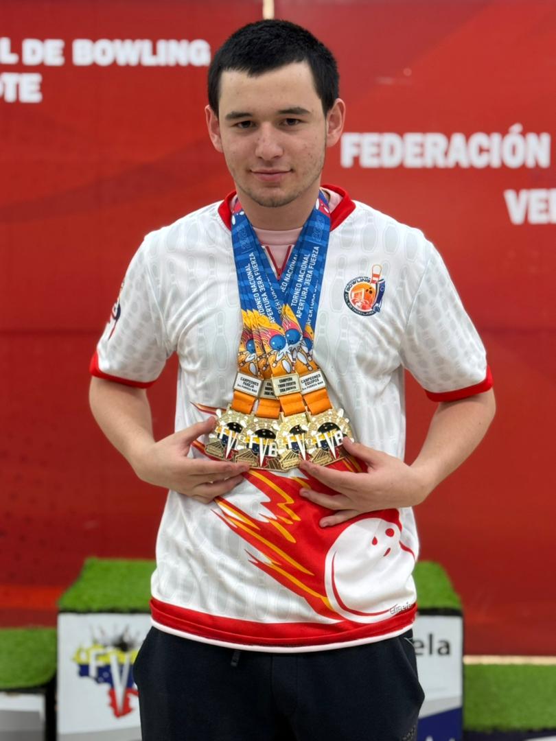 Lara brilla en el Bowling nacional