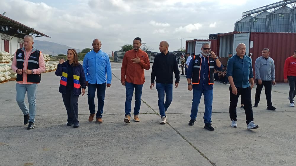 Ministra de Comercio Exterior y Gobernador de Lara visitaron EMCOEX para presenciar el proceso de exportación 70 toneladas de café verde a EE.UU.